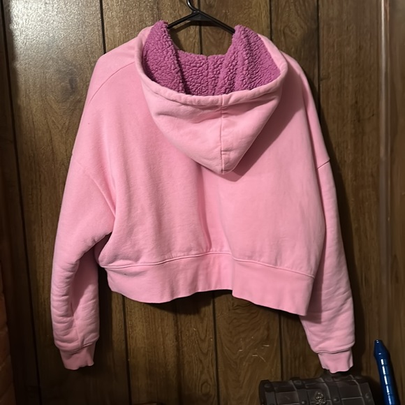 So cute crop hoddie! In pink and purple. - Picture 3 of 4